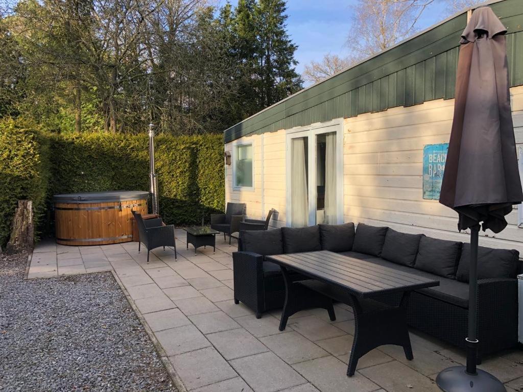 Omheind Chalet Met Prive Hottub. Op De Veluwe Villa Фортайзен Екстериор снимка