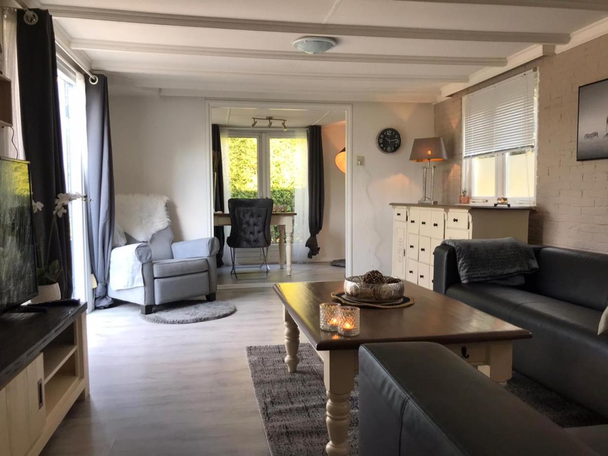 Omheind Chalet Met Prive Hottub. Op De Veluwe Villa Фортайзен Екстериор снимка
