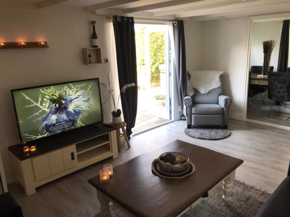 Omheind Chalet Met Prive Hottub. Op De Veluwe Villa Фортайзен Екстериор снимка